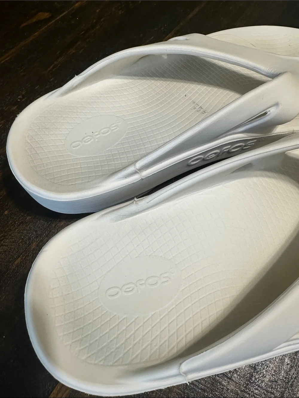 OOFOS simple white